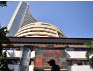 Markets remain range-bound in early trade; IT stocks outperform